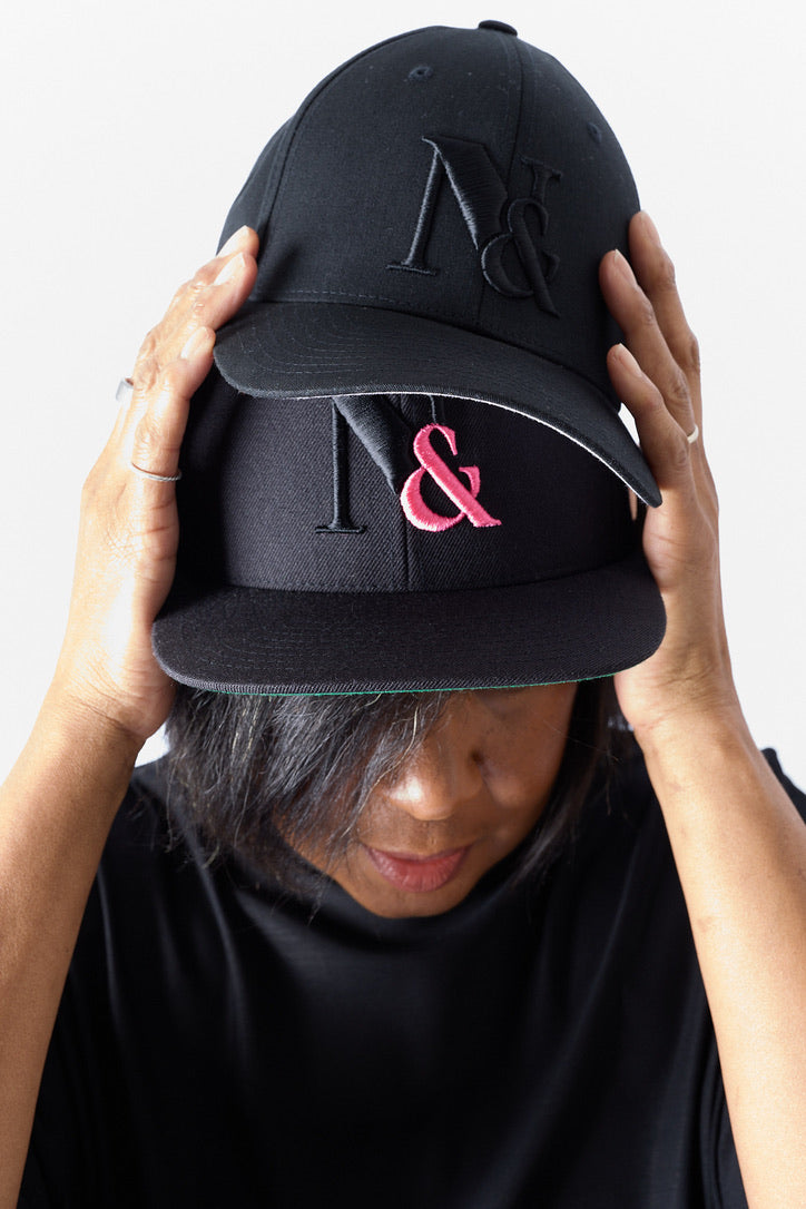 Logo Hat Black/Black & Pink Fitted